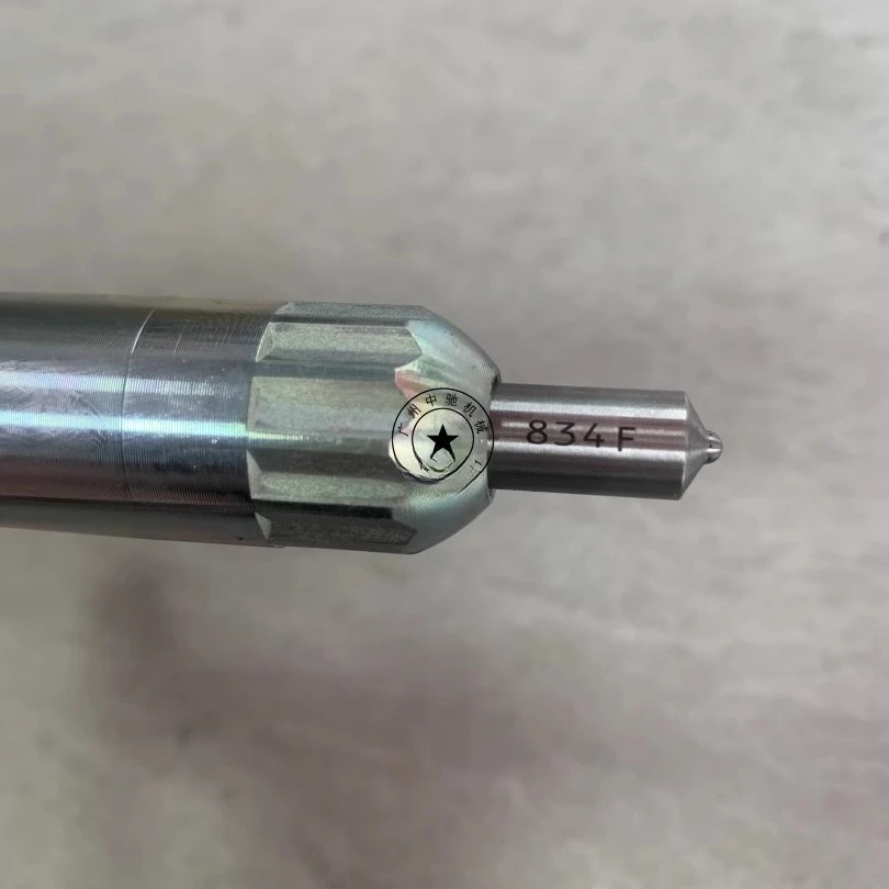 Hot saleImported Hino 700 truck tractor E13C fuel injector assembly 095000-5226 23670-E0341