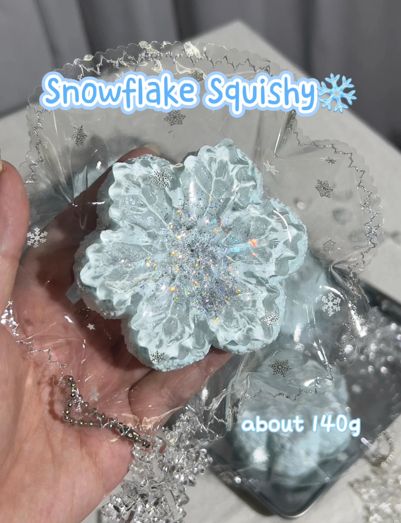 

Handcrafted Snowflake Squishy: The Combination Texture of Jelly Clay and Creamy Clay - Food Grade Silicone Stress Reliever