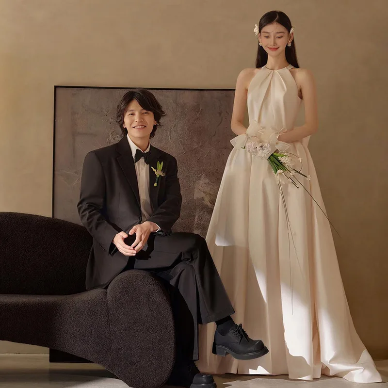 ブライダルサテンネックハンギングウェディングドレスフレンチオフショルダーレトロスタイルシンプルウェルカムバンケットトレーリングアウトベールカスタマイズ