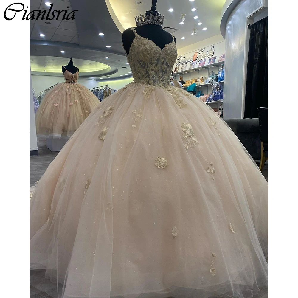 

Champagne Illusion Beading Pearls Ball Gown Quinceanera Dresses Spaghetti Strap Floral Appliques Lace Corset Vestidos De 15 Años