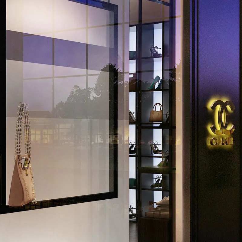 Custom. خزانة عرض الأمتعة وحقيبة السفر المخصصة للمصنع الحديث مع أرفف معدنية