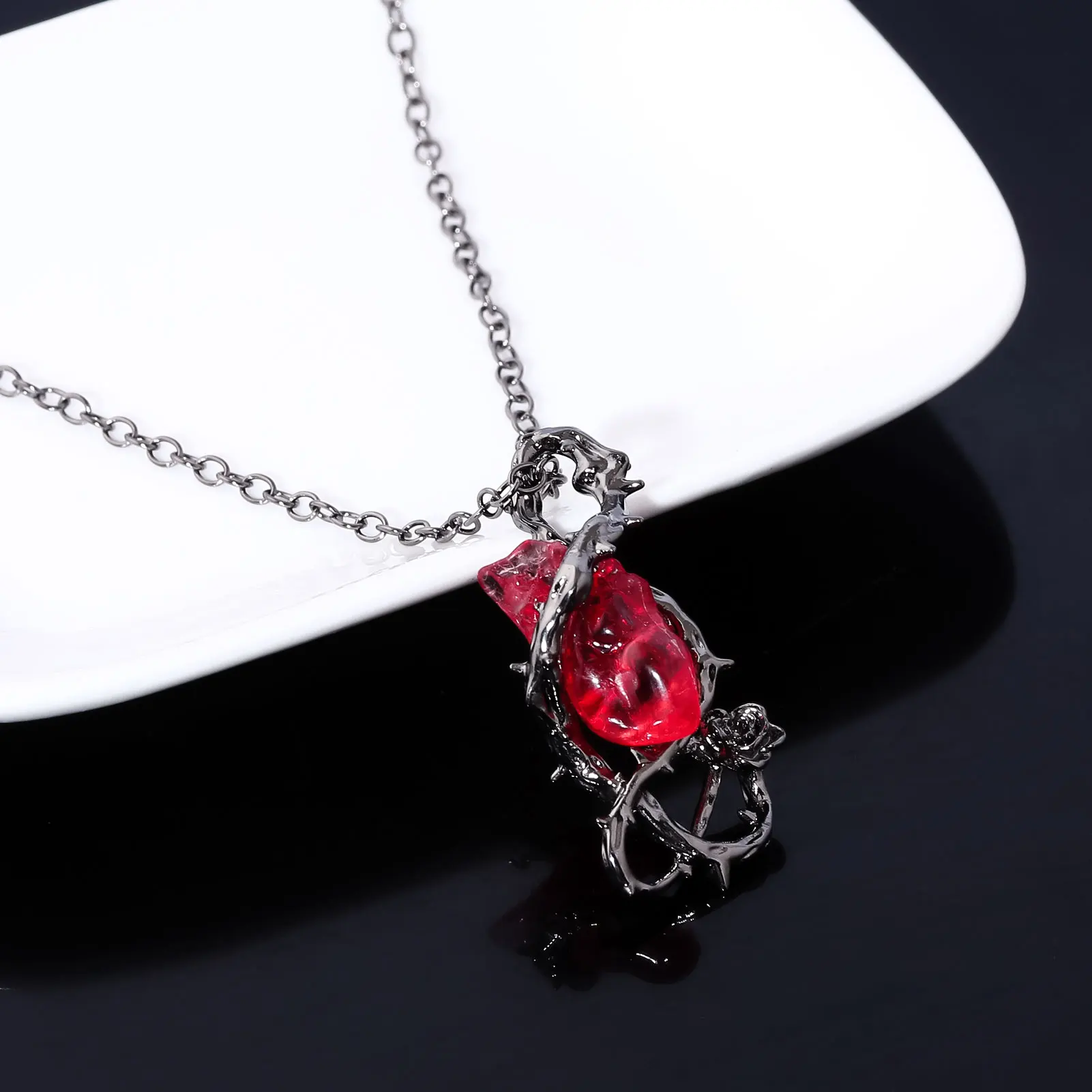 الإبداع القوطية القلب مع الشوك قلادة المرأة العصرية الأحمر كريستال شوكة الحب هالوين المختنقون اكسسوارات مجوهرات هدية #2