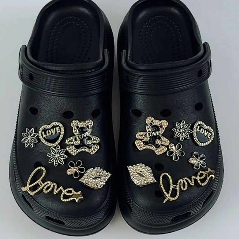 

14 шт., набор подвесок для обуви, золотые стразы, буквы, губы, в форме сердца, медведь, украшения для обуви, пряжка для сандалий, сабо, аксессуары для самостоятельного изготовления, подарок