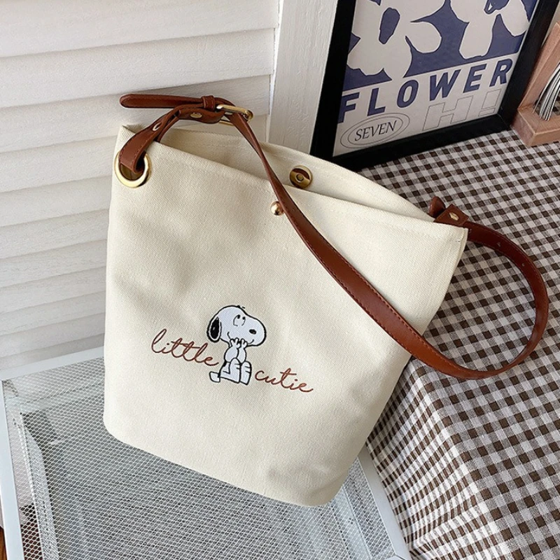 2026 New Cute Snoopy Bucket Bag Fashion Popular Cartoon Print Simple Back To School Shoulder Bag Travel Canvas Bag