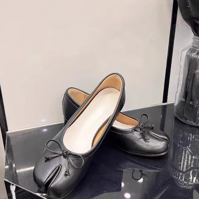 

Low-heel Tabi Ballet Shoes Women Brand Designer Bowknot Decoration Split Toe Shoes Round Toe Chunky Heel Pumps Ladies 2025 New