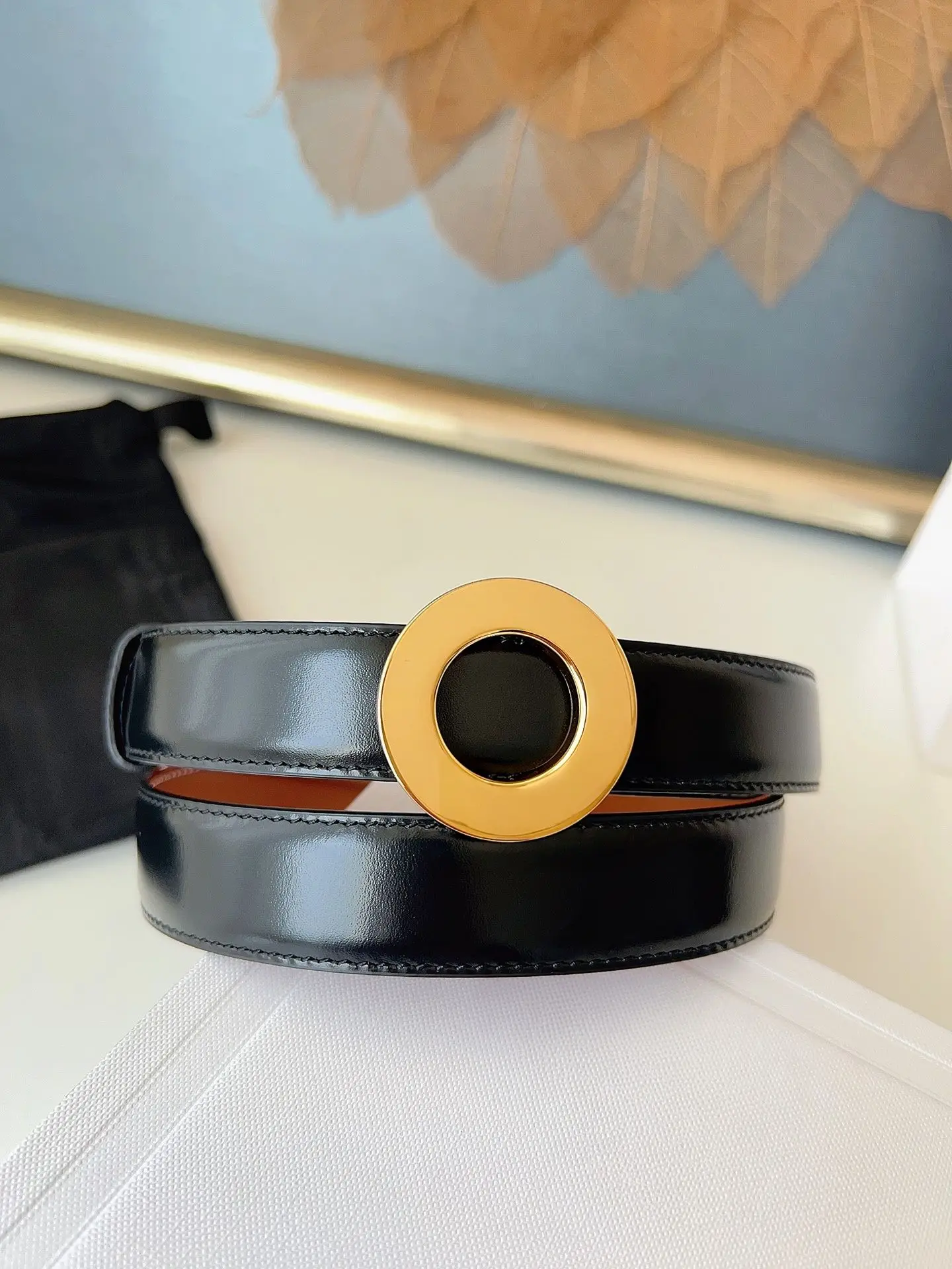 

Минималистичный черно-коричневый ремень с золотой круглой пряжкой для женщин, поясной ремень для платьев и пальто