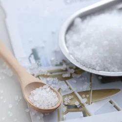 Paraffin Additives Reduce Snowflake Bubbles and Increase Burning Time As Well As Raising The Hardness Requirements of Candles