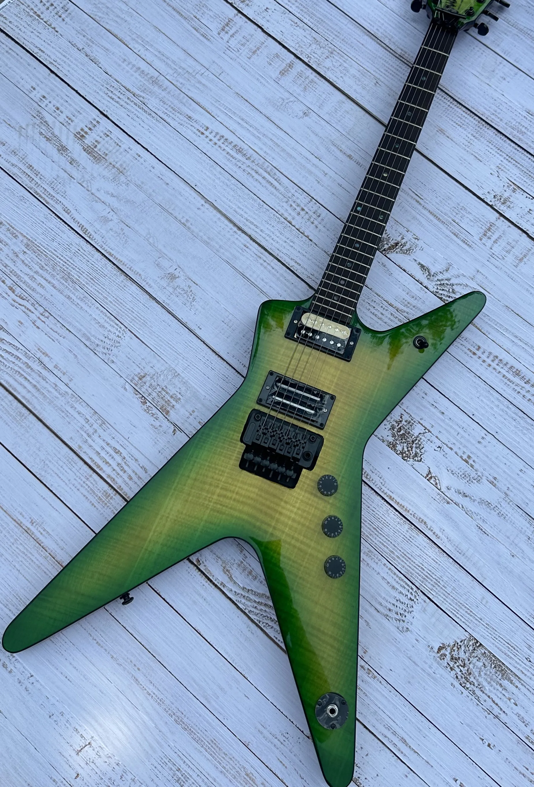 

Irregular electric guitar, black double shake, imported wood and paint, green tiger pattern, bright light, in stock, fast shippi