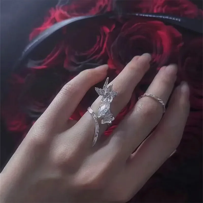 

High End Feeling Silver Color Butterfly Swarm Open Ring Women's Literary and Elegant Luxury Exquisite Banquet Jewelry Ring Gifts