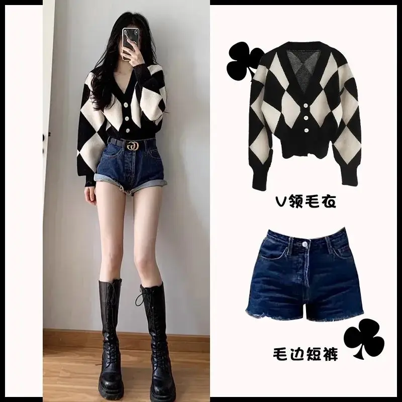 Autumn Gentle Style Wear Women's 2023 New Temperament Plaid Pattern Sweater Cardigan Denim Shorts Two Piece Set