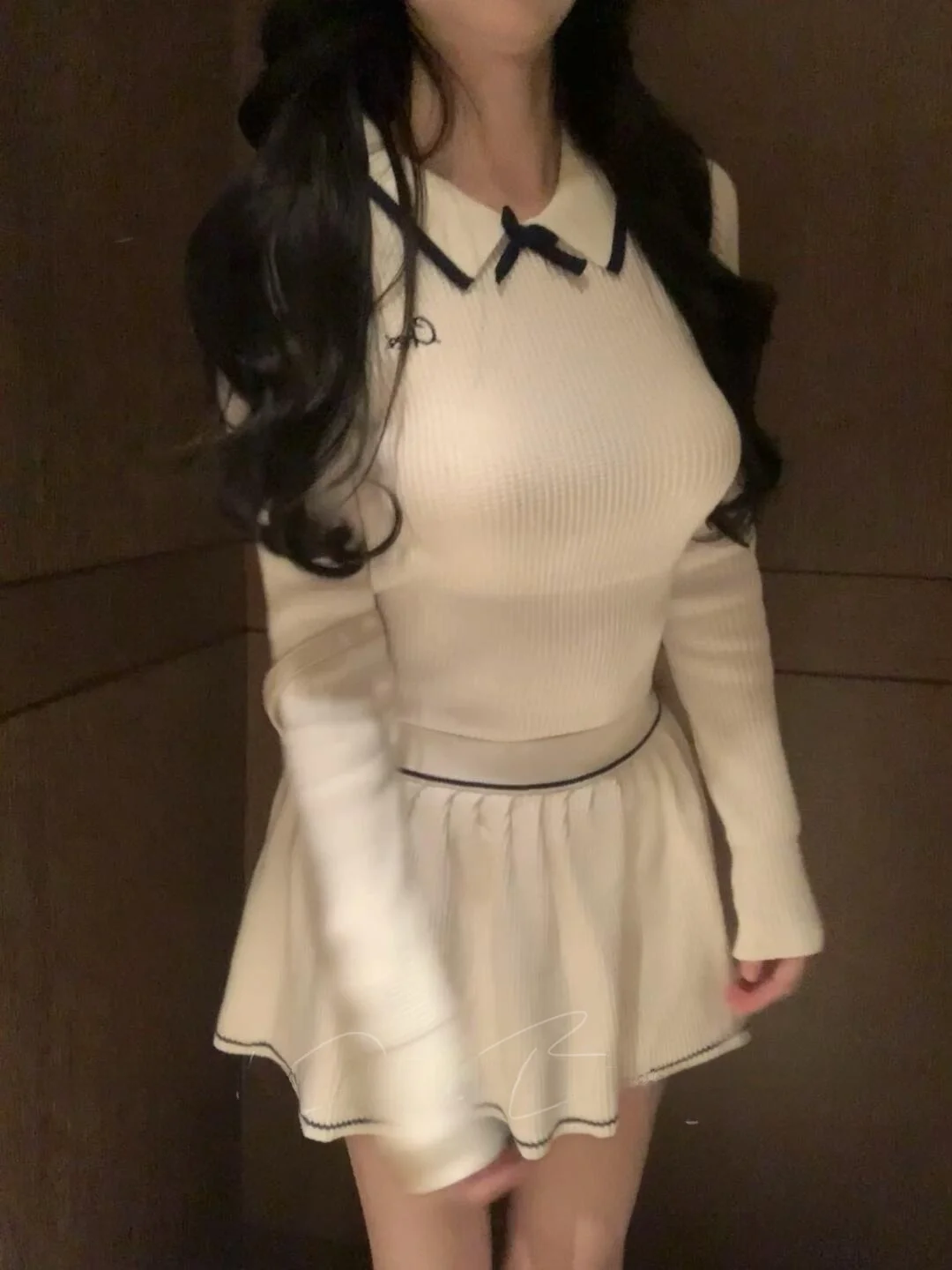 

Pure White Flower Preppy Sle Korean Faion Color Blo Knitted Top Skirt Set with Bow Tie High Waist Winter Collection