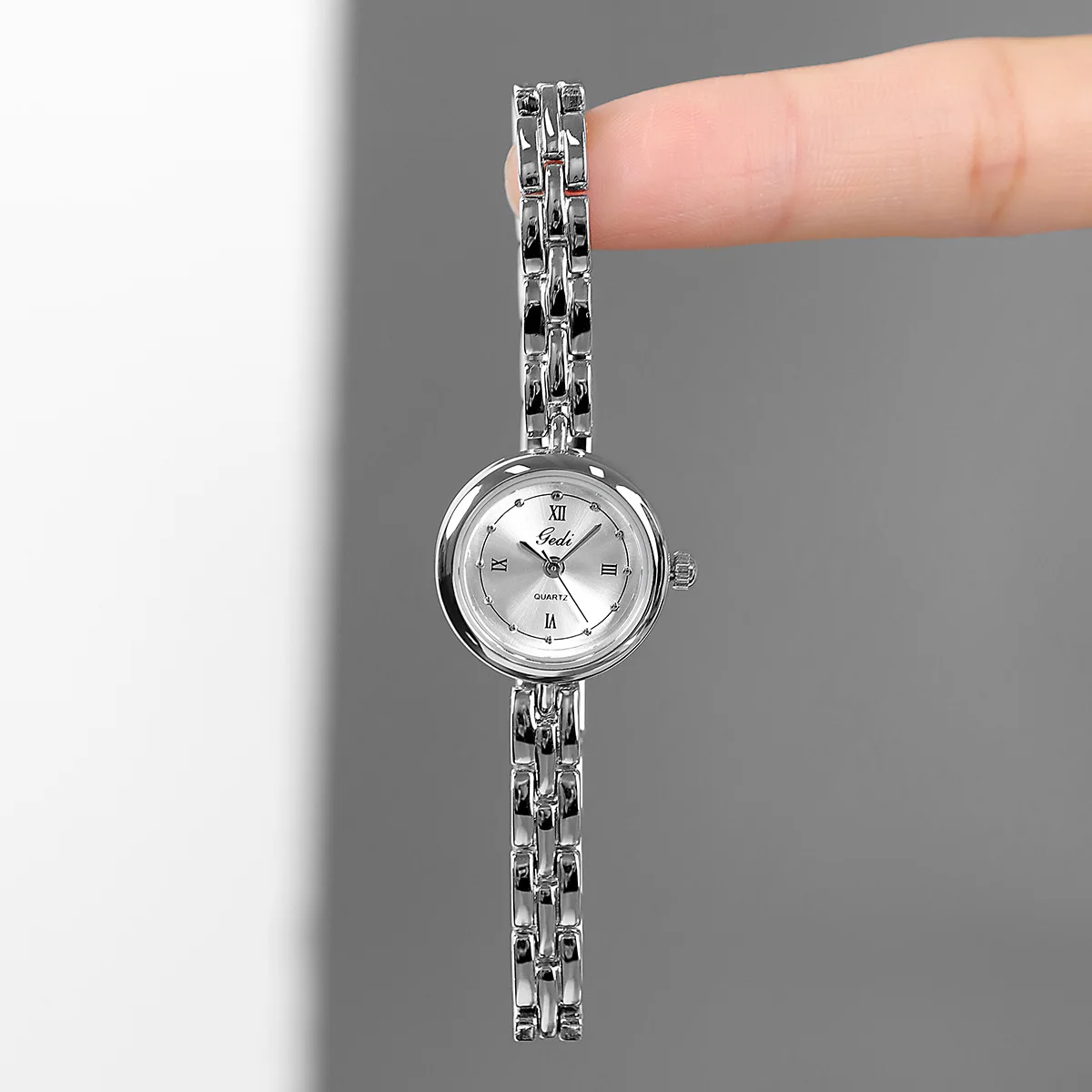  Women's Watches Compact and Exquisite Student Bracelet High Beauty Waterproof Alloy Quartz Watch