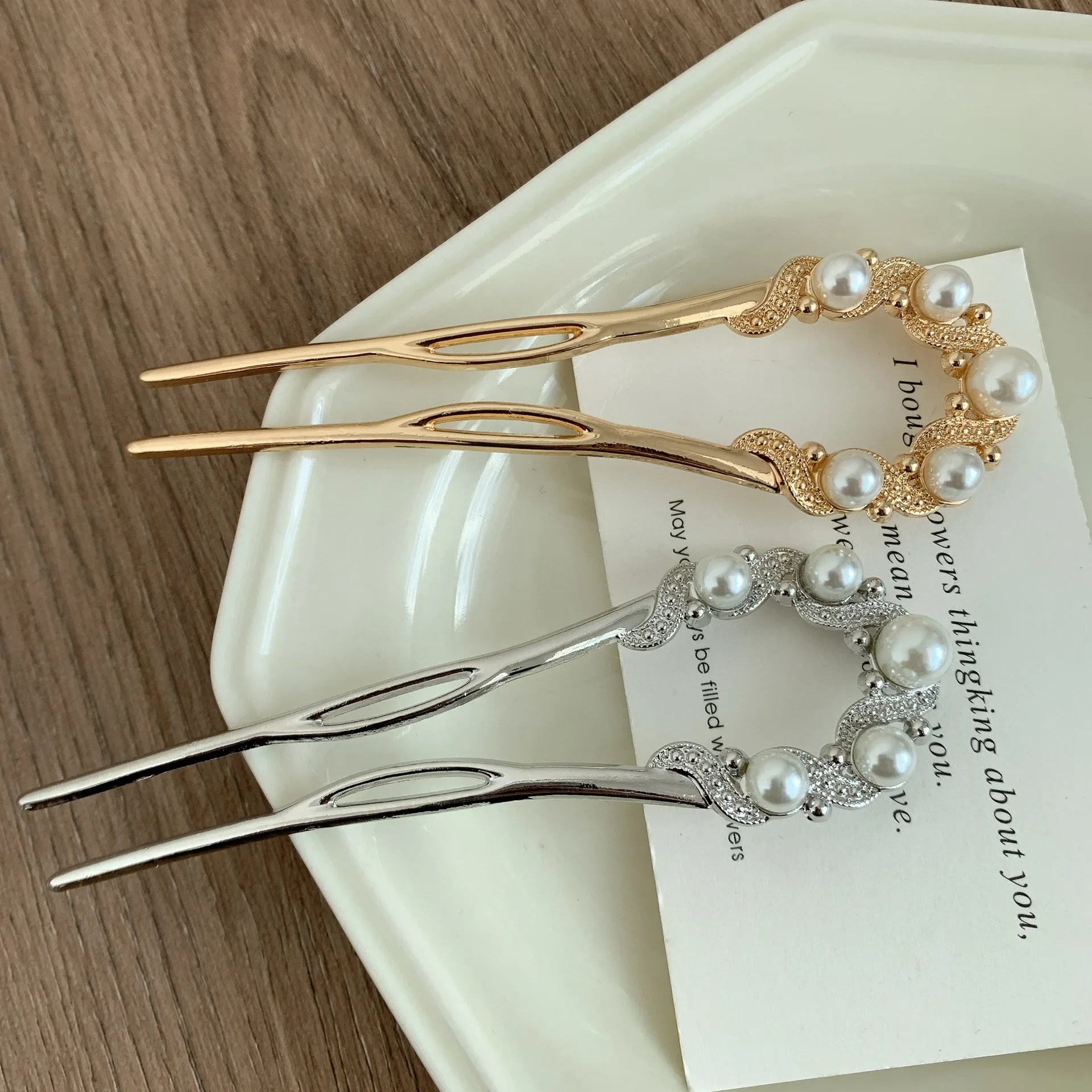 Fashion Simple Hollow Design Pan Hair Clip Elegant Pearl U-shaped Metal Hairpin for Women  Modern Hair Clip Accessories