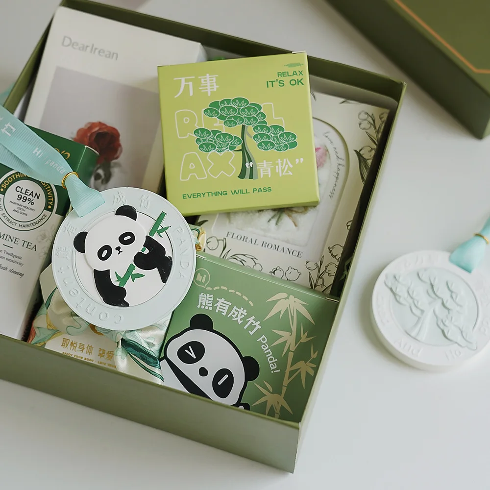 Round Panda Gypsum Rubbing Stone Incense Sheet Wardrobe Car Aroma Diffuser Hanging Plate Non-flame Solid Aroma Diffuser