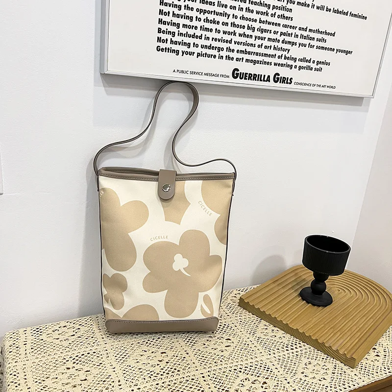 

Fashion PU Leather Strap Casual Shoulder Bag Large Capacity New Luxury Crossbody Bag Letter Printing Bucket Bag