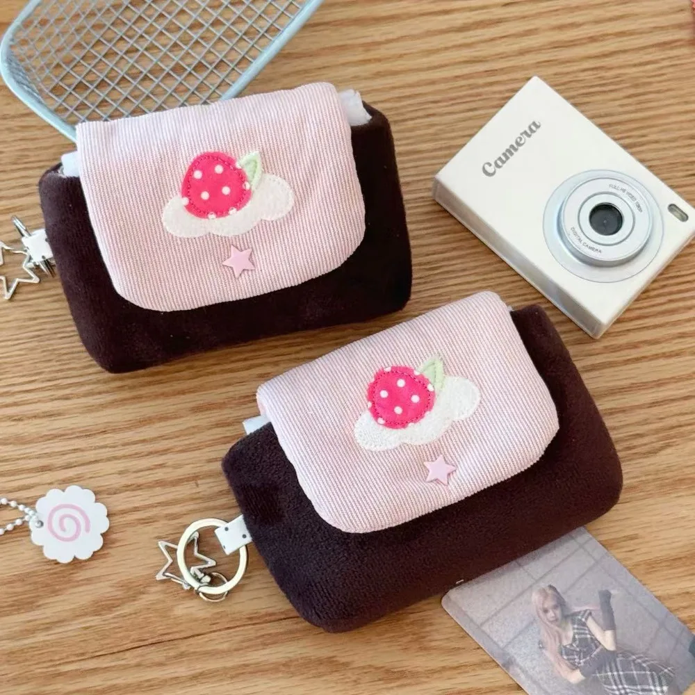 Retro Strawberry Coin Purse for Women Cute Vintage Small Wallet Card Holder for Girl Portable Earphone Case Makeup Storage Pouch