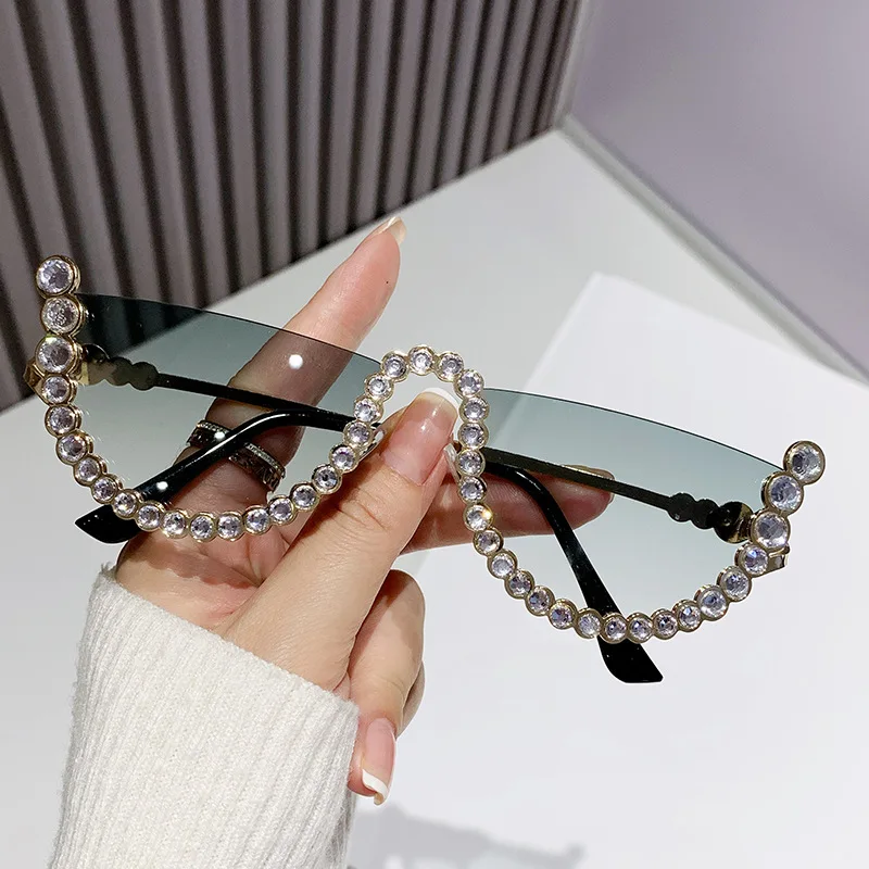 Luxury Brand Designer Diamond Half Frame occhiali da sole donna per donna Vintage Fashion occhiali da sole Punk strass Crystal Metal