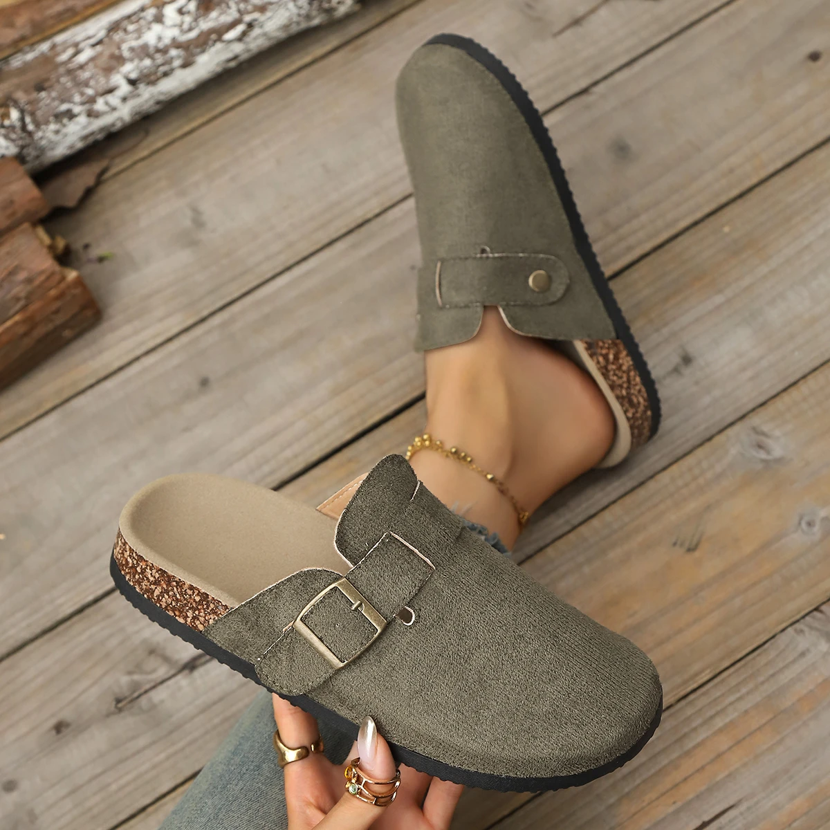 شباشب نسائية خفيفة الوزن غير قابلة للانزلاق أحذية البغال المسطحة غير الرسمية للنساء 2025 موضة جديدة شباشب مريحة للخروج شرائح النساء #3