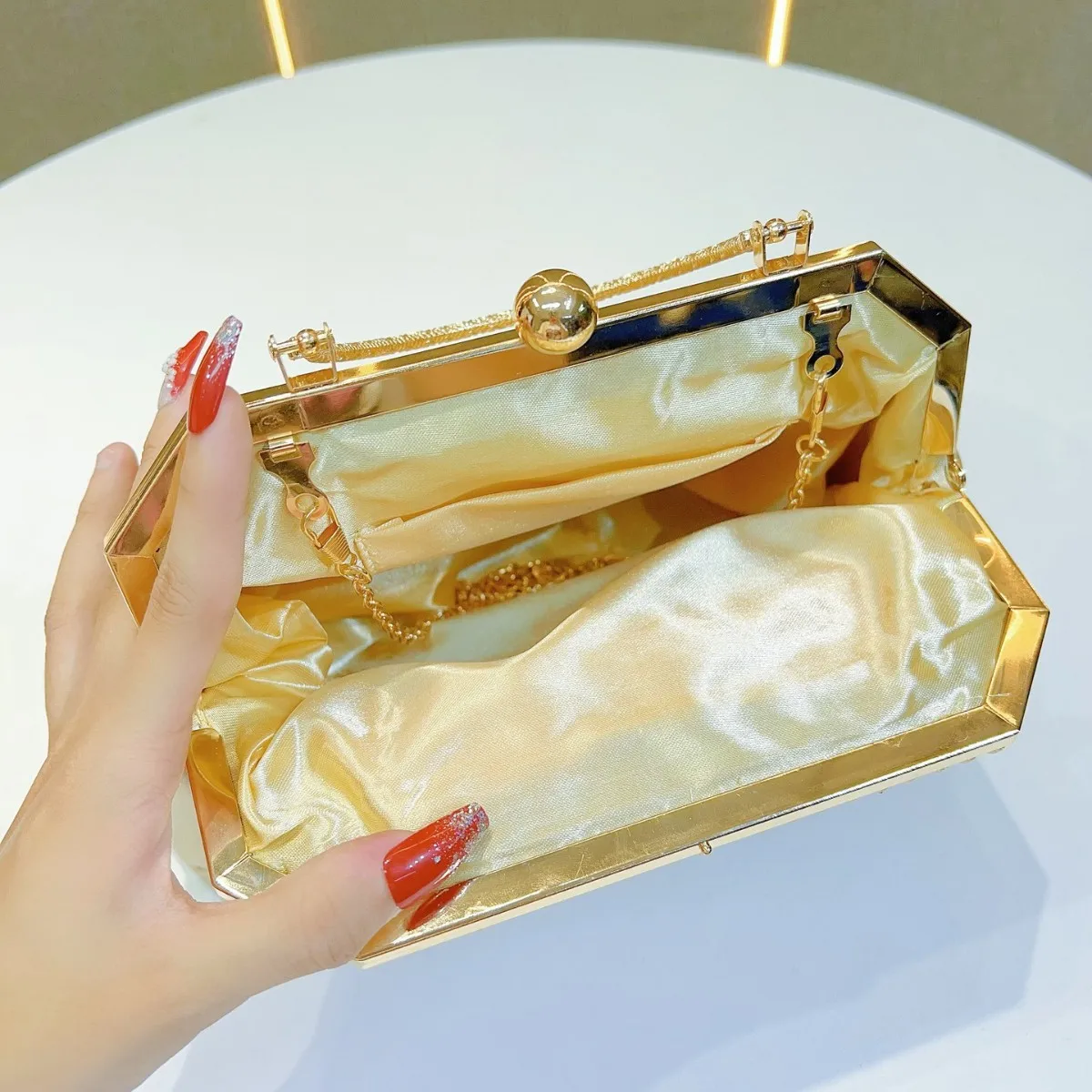 High-End Diamond Bow Clutch Women’s Gold Shell Shoulder Bag Luxury Brand Dumpling Purse Elegant Party Crossbody Chain Handbag