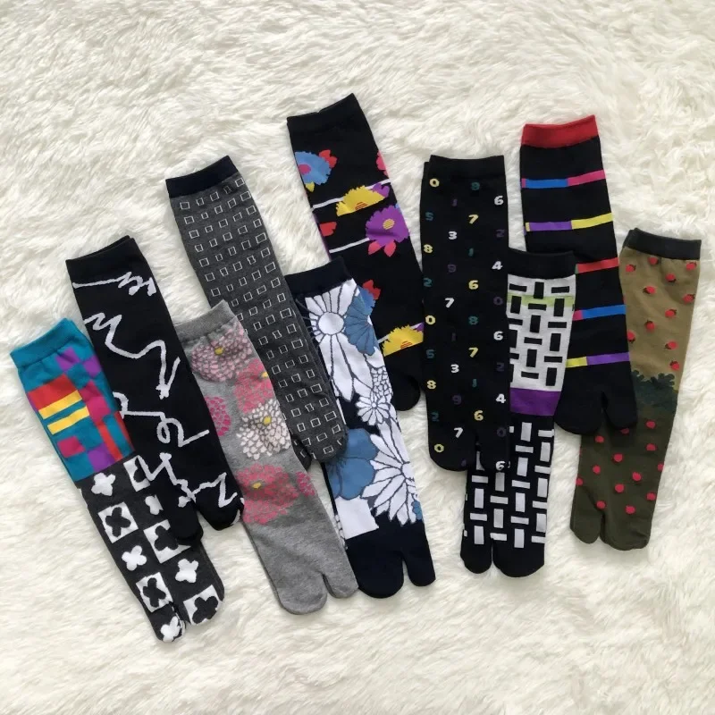 

New Funny Creative Womens Two Toe Socks Striped Cube Number Flower Strawberry Combed Cotton Art Cute Tabi Socks Autumn Winter