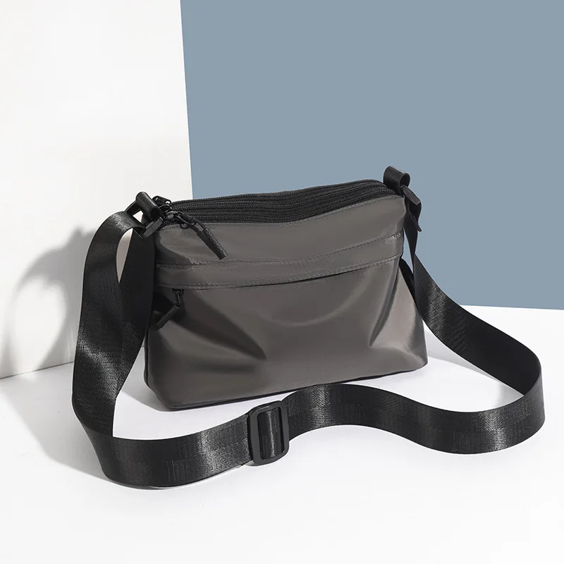 Men's Lightweight Crossbody Bag Leisure and Outdoor Portable Nylon Oxford Cloth Shoulder Bag Travel Work Commuting Messenger Bag