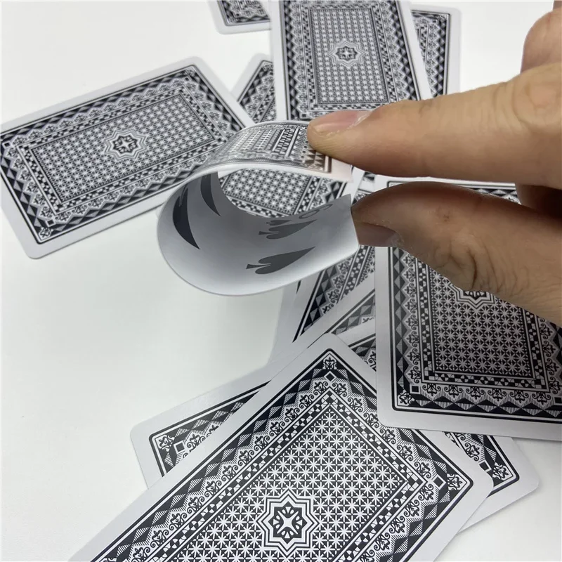 أوراق لعب PVC مقاومة للماء مكونة من سطح واحد - بطاقات بوكر بلاستيكية متينة لألعاب تكساس هولدم والقمار والرومي والكازينو والألعاب المنزلية