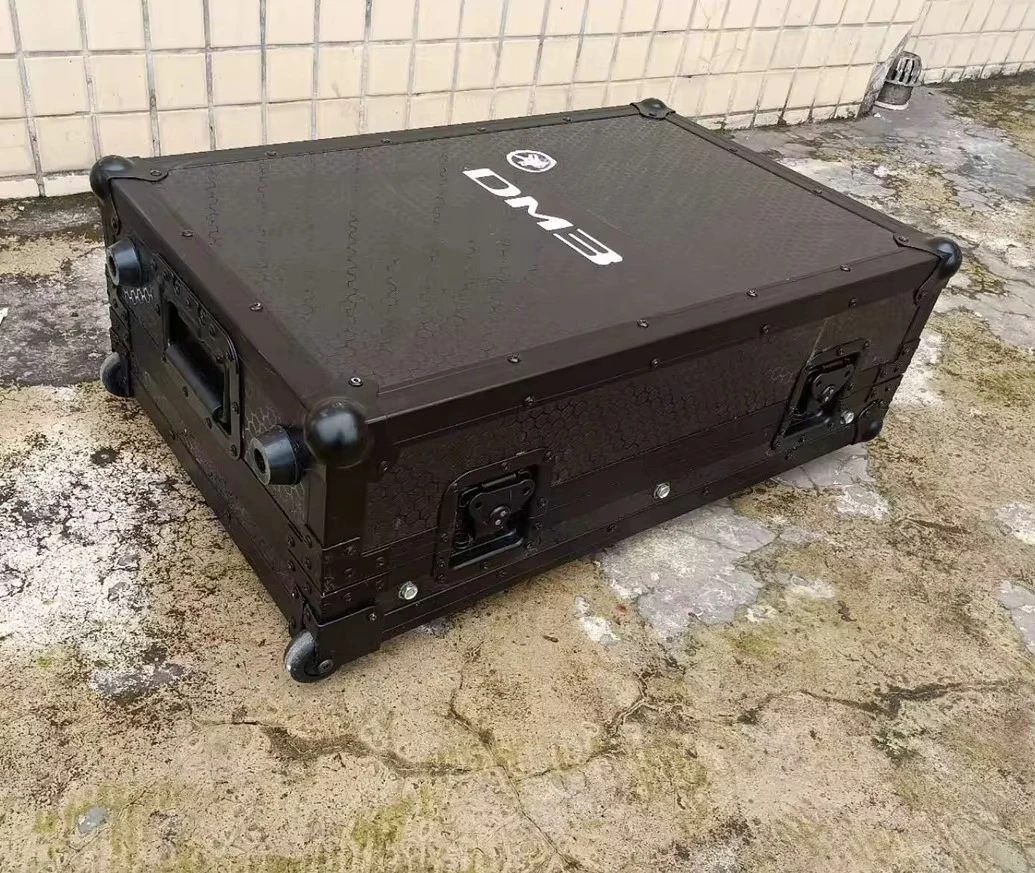 

ForCustom Rolling Mixer Flight Case For Yamaha DM3 Mixer Console With Doghouse Road Case