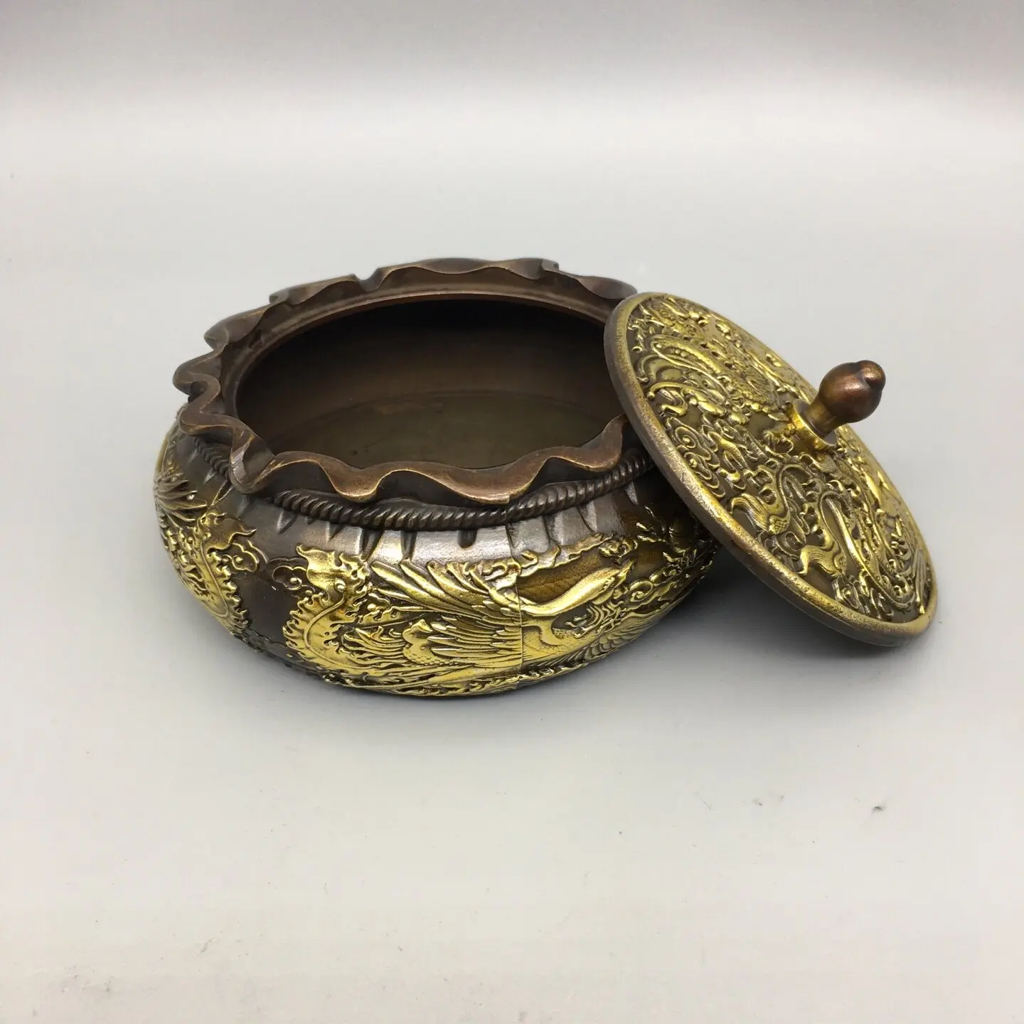 Chinese Dragon Phoenix Money Bag Ashtray Vintage Copper Craft Lucky Wealth Home Office Desktop Decorative Ornament