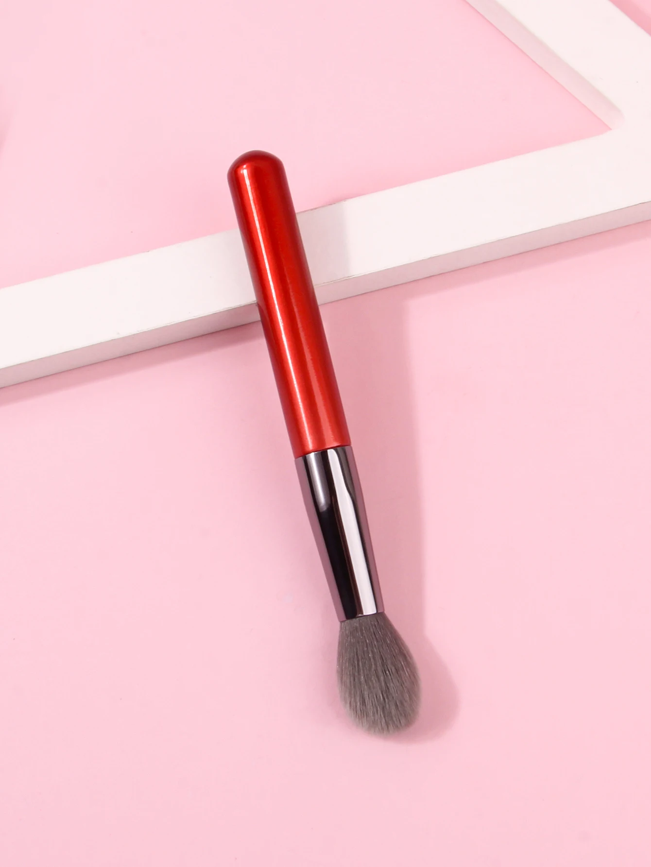 Multifunctional Makeup Brush,Creates Flawless Makeup Finish, Ideal for Blush, Highlighter and Loose Powder Application