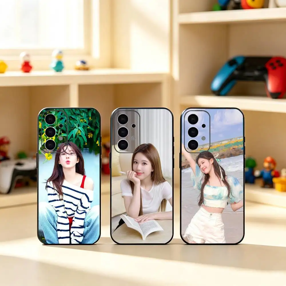 Playful lovely Girl Lulu Z-Zhao Lusi Phone Case For Samsung S25,S24,S21,S22,S23,S30,Ultra,S20,Plus,Fe,Soft Silicone Black Cover