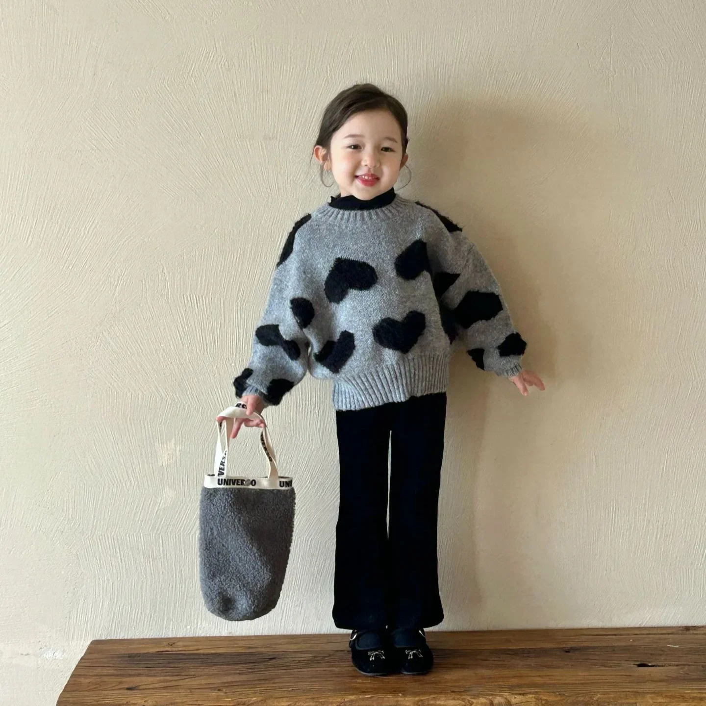 

Winter New Children's Clothing Korean Edition Children's Clothing Girls' Fashion Big Love Color Contrast Sweater Hoodie Sweater