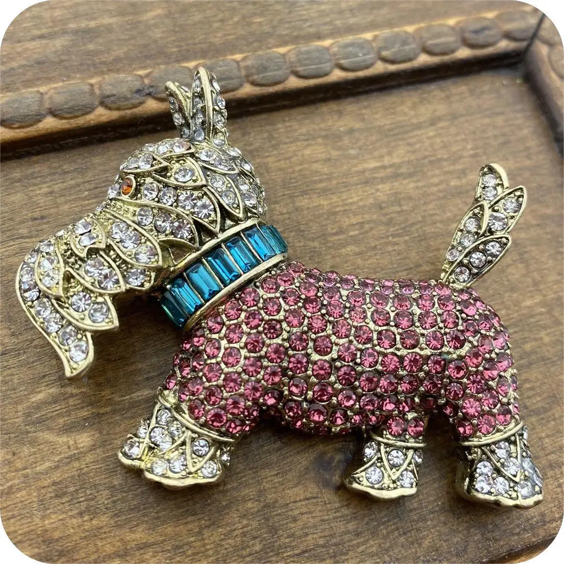 

Vintage Zircon Inlaid Stylish Versatile Dog brooch