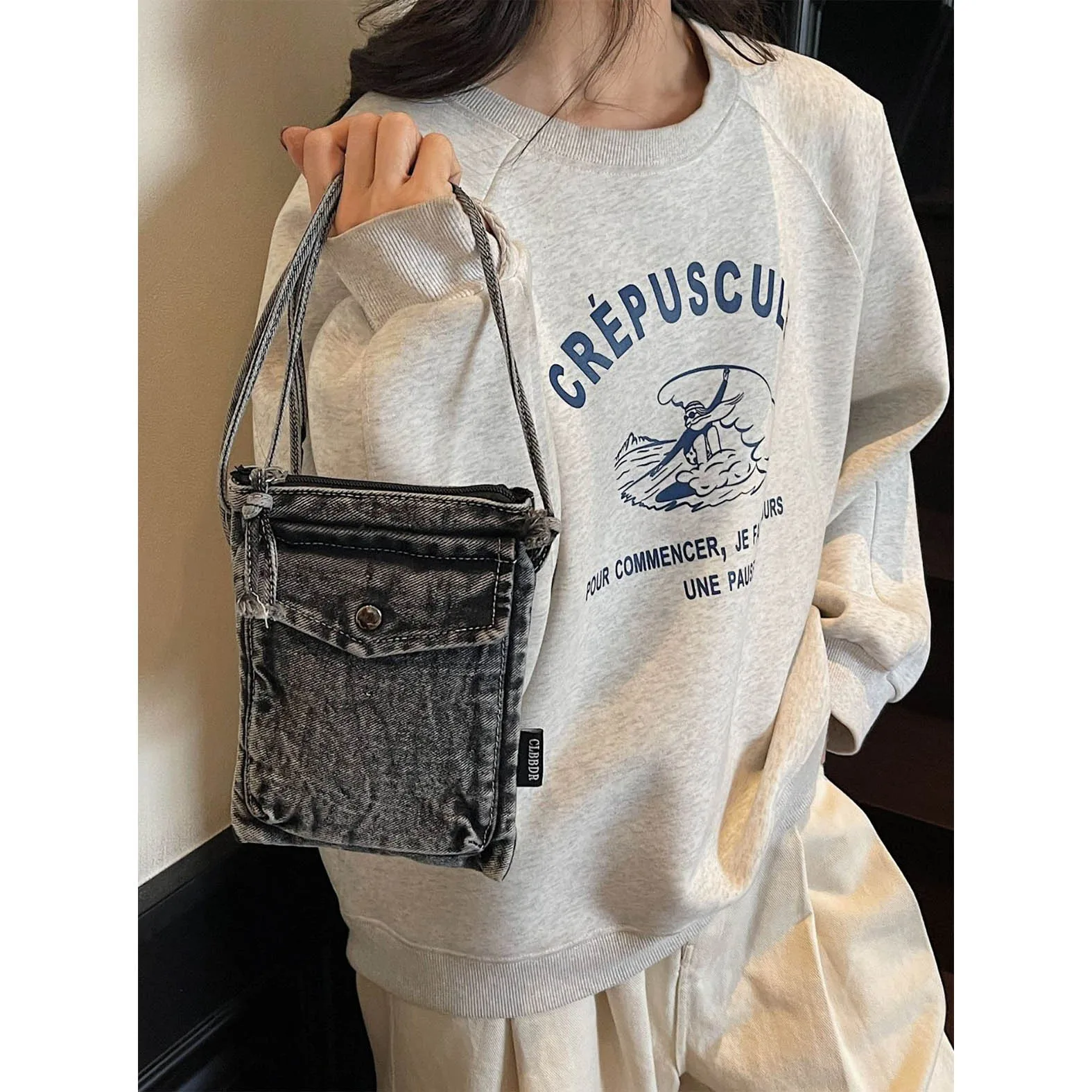 

Japanese fashion casual mobile phone bag for women 2025 new trend versatile single shoulder handbag niche casual crossbody bag
