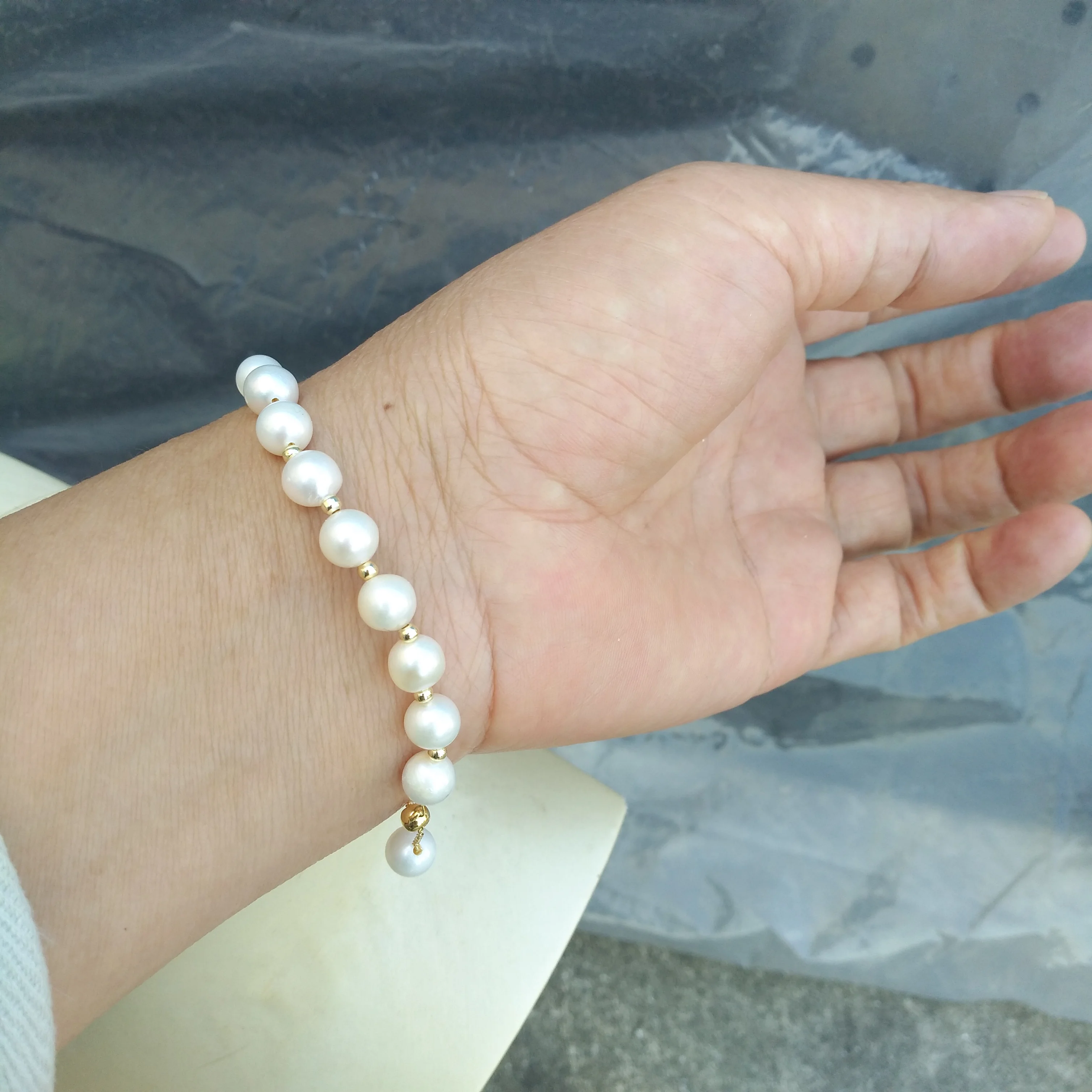 

Beautiful Design Natural AAA+ 6-7mm ROUND South Sea White Pearl Bracelet Adjustable