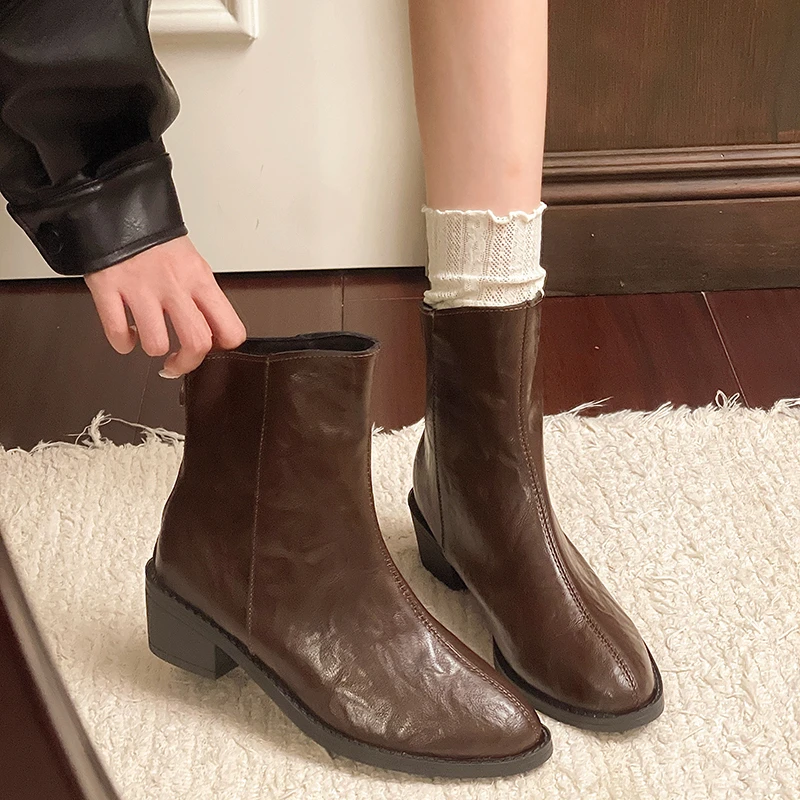 

2025 Winter Mid Heels Short Boots Designer Pointed Toe Shoes Fashion Chunky Chelsea Ankle Boots Elegant Dress Pumps Zapatillas