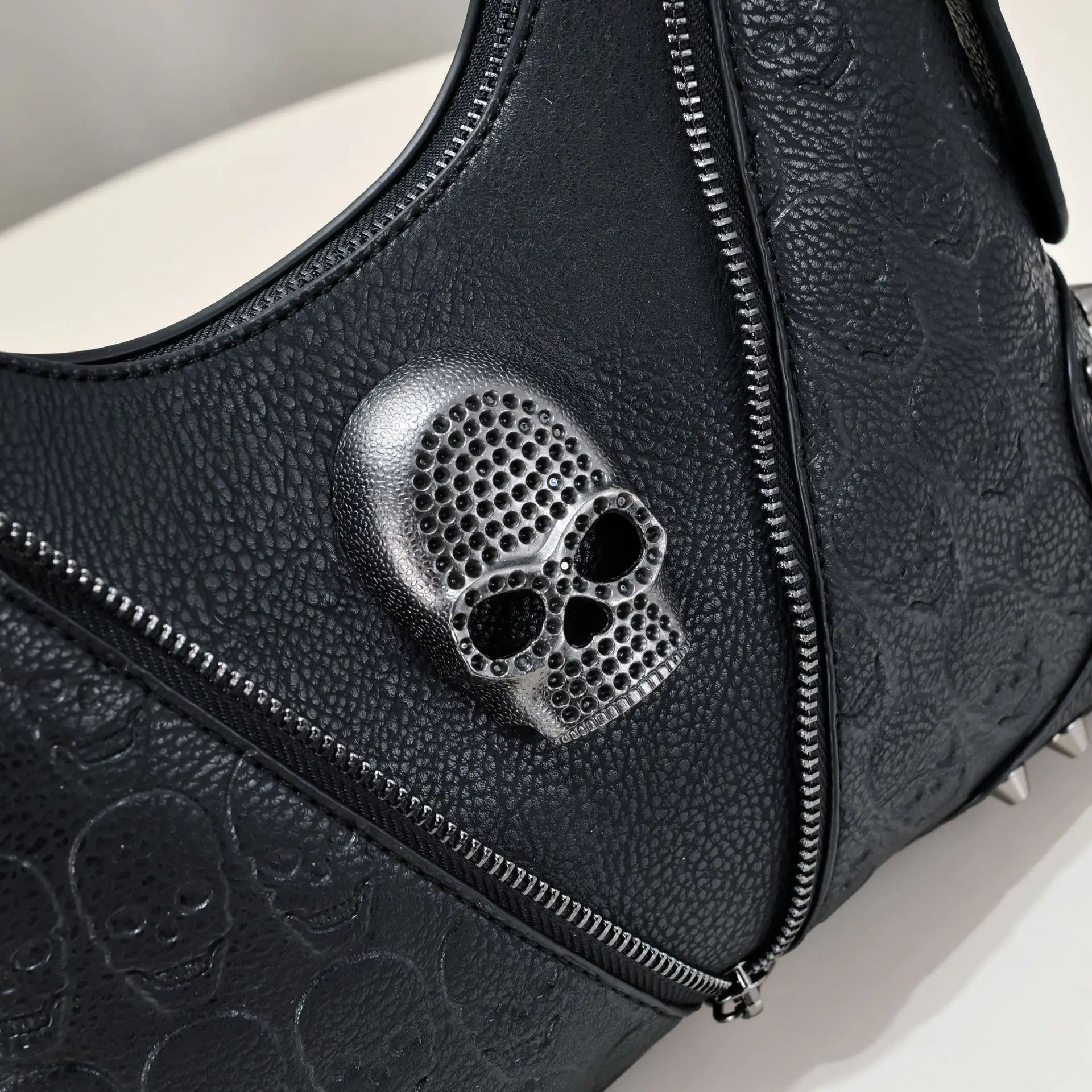 Women Goth Fashion Skull All-Match Shoulder Bag Simple Armpit Bag For Women Y2K Punk Style Handbag Purse