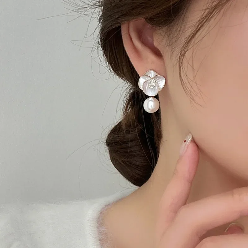 Minar-pendientes de gota de perla simulada de circonita cúbica para mujer, Color blanco, esmalte, flor, pétalo, joyería de boda diaria, nueva tendencia