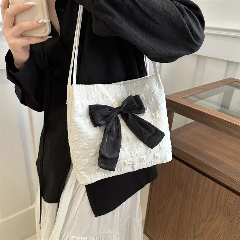 Cute Bow Shoulder Bag Women Large Capacity Handbag Fashionable Casual Commuting Canvas Tote Bag Stylish for Shopping Handbag