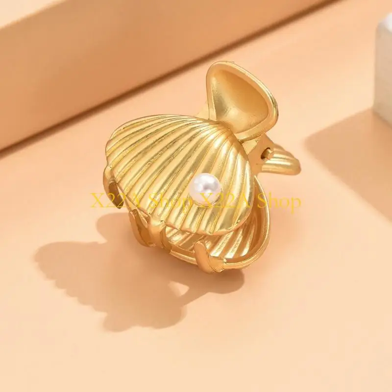 

Уникальная шикарная заколка для волос в форме ракушки с жемчужным акцентом. Универсальный модный аксессуар для волос.