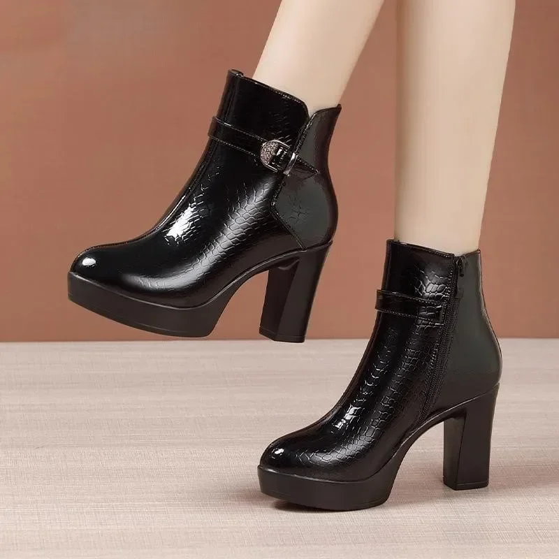 Botas de couro genuíno com plataforma para mulheres, botas curtas com saltos altos 9cm, tamanho 32-43, para o escritório, outono e inverno, 2024