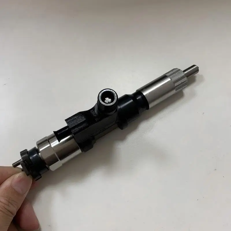 8-97609788-7 8976097887 095000-6367 Remanufactured engine fuel injection system injector assembly for Isuzu 4HK1 700P
