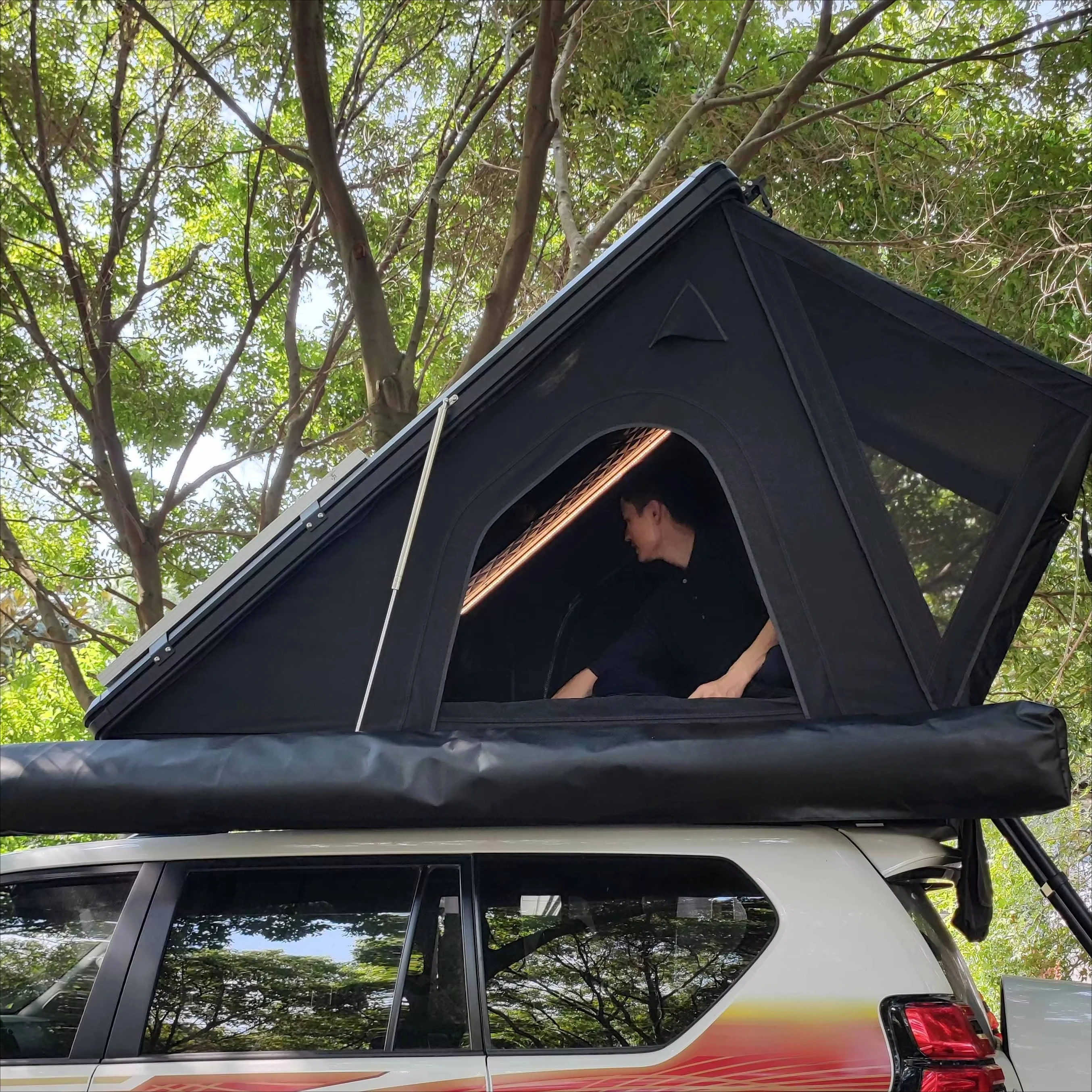 4X4 Camping Accessories Outdoor Roof Tent Triangular Aluminum Flip Roof Tent Hard Shell