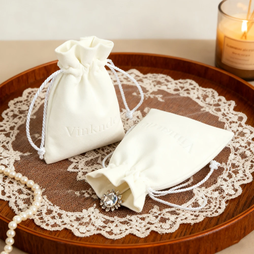 

100 шт., белая подарочная сумка из микрофибры на шнурке, упаковка для ювелирных изделий, персонализированное маленькое кольцо, серьги, чехол для хранения часов, чехол
