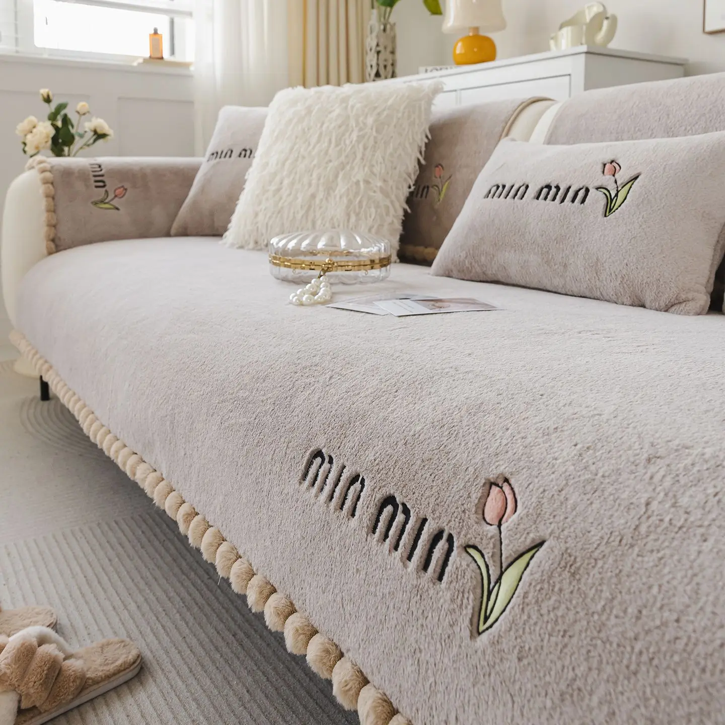 

Winter Keep Warm Plush Sofa Cover Non-Slip Anti Cat Scratch Universal Couch Cushion Four Season Chair Protector Home Decor