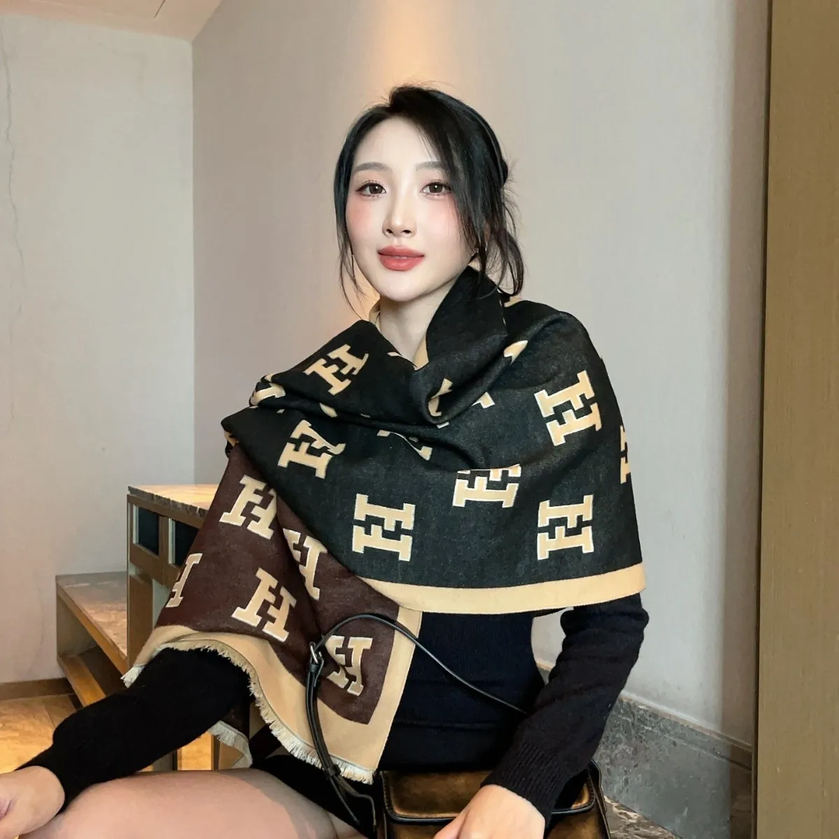 Women's Autumn Imitation Cashmere Blended H-Shaped Jacquard Shawl Warm Neck Commuting Scarf Fashionable Scarf for Ladies