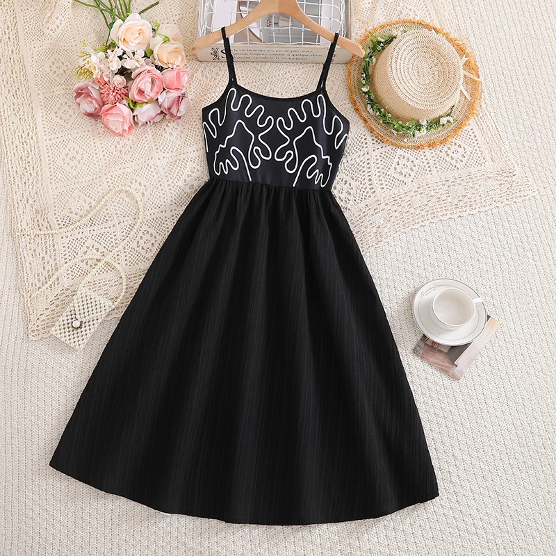 

Черное платье-комбинация для девочек 8-12 лет, с абстрактным белым принтом спереди и тонкими бретелями, с присборенной талией сзади, повседневный летний наряд для детей