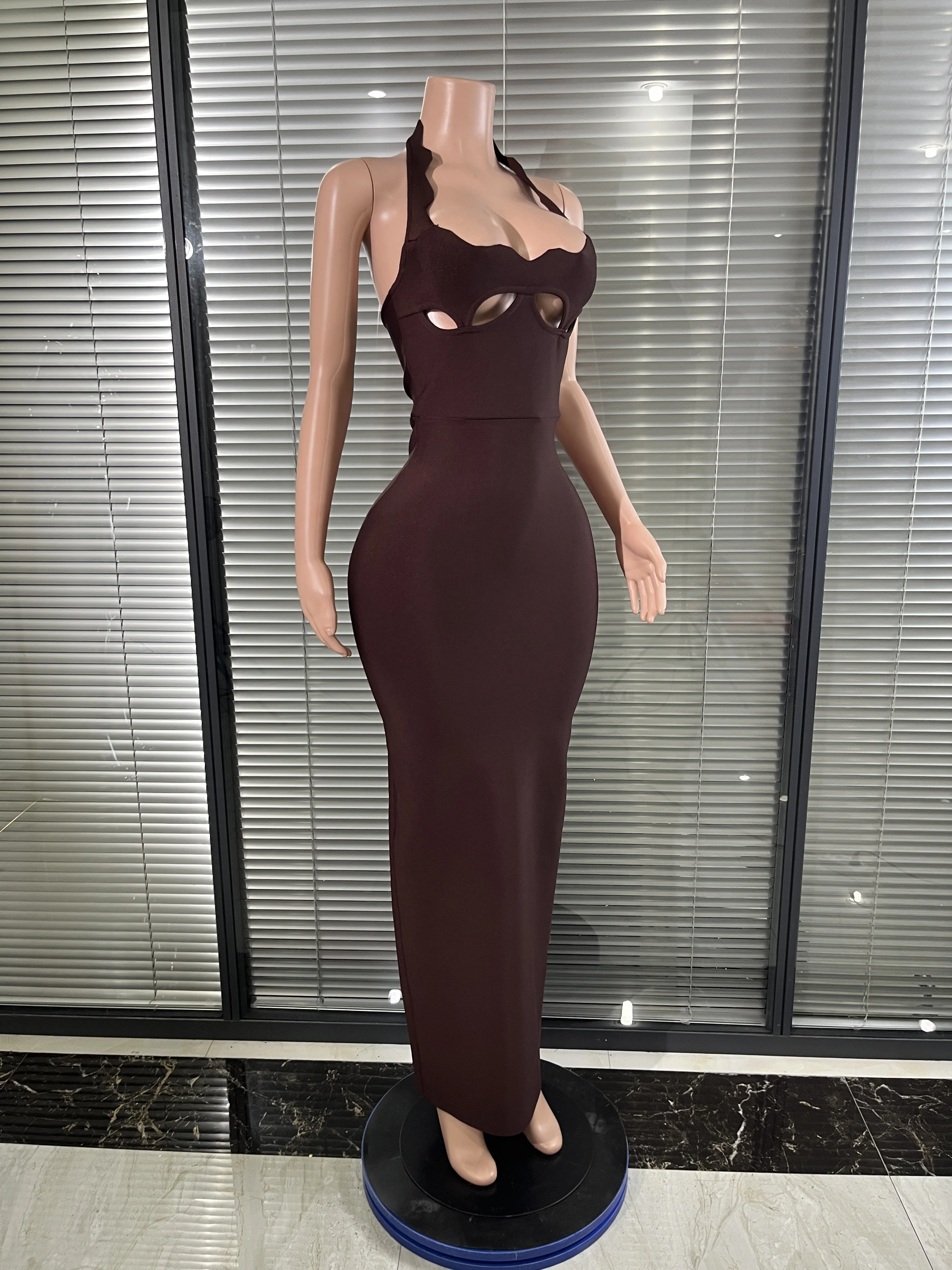 Abito lungo con fasciatura opulenta Donne ricce Scollo all'americana Busto a forma di cuore Tagliato Backless Split Maxi abito da sera Celebrity