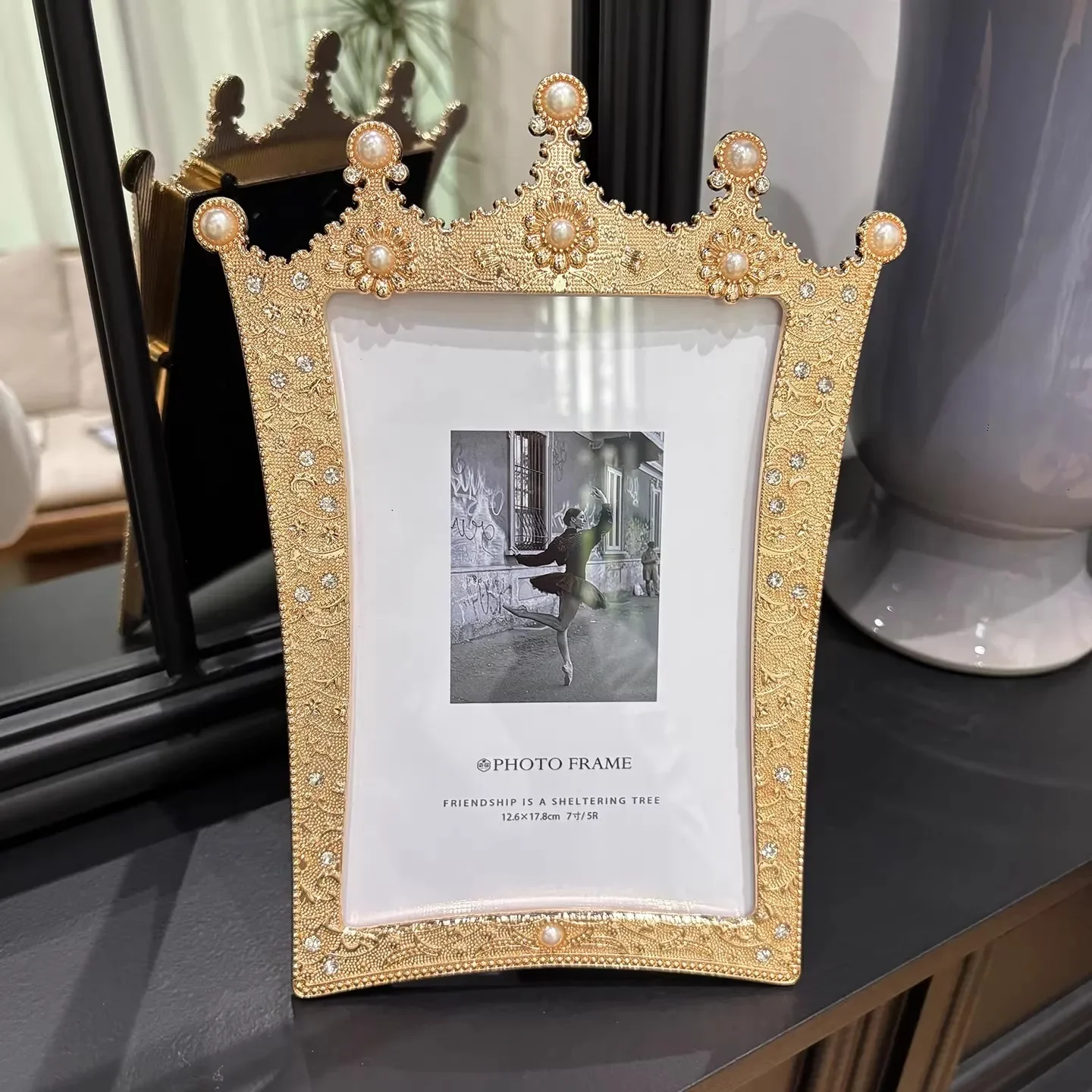 

6/7inches Crown design Metal Photo Frame golden photo frames and albums cuadros para fotos for home desktop decorationxy539