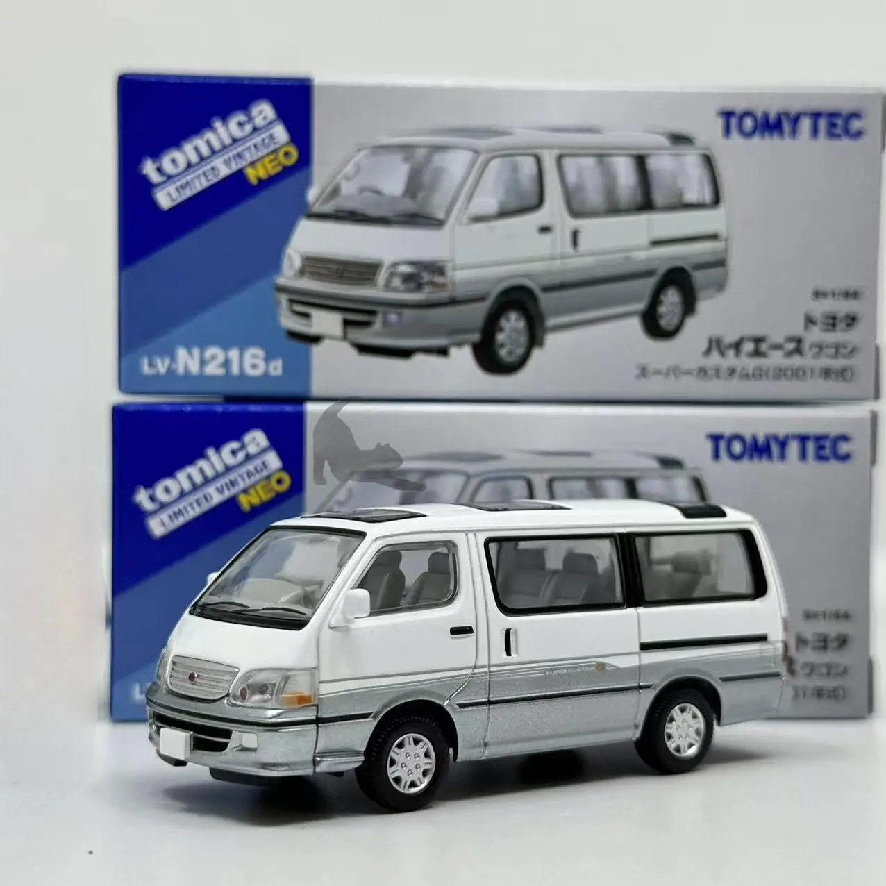 

Коллекционная модель автомобиля Tomytec TLV 2406, цвет белый/серый