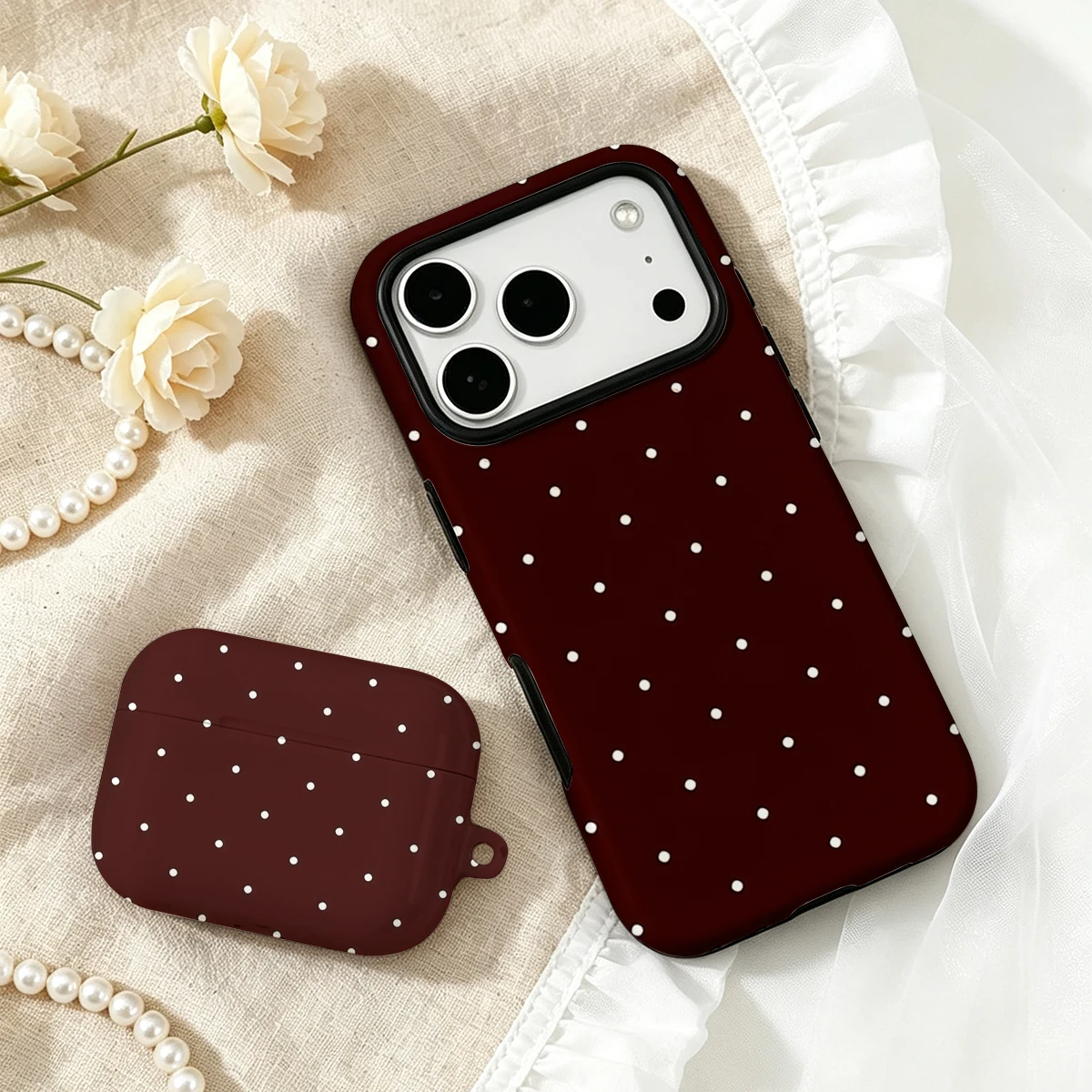 غطاء هاتف 2 في 1 بتصميم بقع بي - مراجعة Airpod Case Cover وسعره